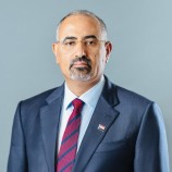 الرئيس الزُبيدي يُعزَّي في وفاة المناضل اللواء محمد مثنى المحجري