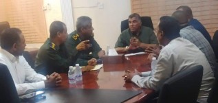 مدير أمن ساحل حضرموت يبحث مع السفير الصومالي سبل التعاون الأمني بين الصومال وحضرموت