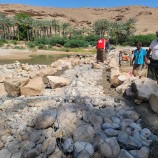 انتقالي حجر بحضرموت يقدم مساعدات لمزارعي الحصين لاصلاح قناتهم المائية