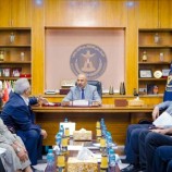 الرئيس الزبيدي يطّلع على سير العمل في الهيئة العليا للأدوية والمستلزمات الطبية