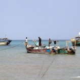 الحوثيون .. يفخخون قوارب الصيد في باب المندب