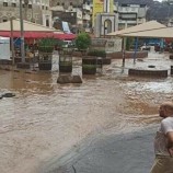 شاهد بالصور.. أمطار غزيرة على العاصمة عدن