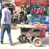 الحوثيون يحتجزون عشرات الباعة ويفرضون جبايات بالقوة في ذمار