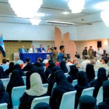 اللواء بن بريك يلتقي القضاة والمحامين والأكاديميين والمثقفين في المكلا