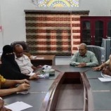 مدير تبن يناقش مع رئيس الغرفة التجارية بلحج رسوم تحصيل المساحات في المديرية