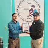 تكريما لدوره وجهوده .. مجلس نقابة الصحفيين والإعلاميين الجنوبيين فرع الضالع تكرم الشيخ /محسن القشم بدرع الوفاء