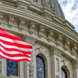 واشنطن تحذّر من التعامل مع موانئ الحوثيين: دعمهم انتهاك للقانون الأمريكي