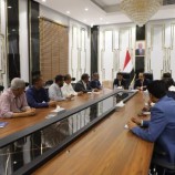 محافظ حضرموت يناقش تأمين مخزون الغاز المنزلي