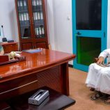 اللواء بن بريك يلتقي الشيخ الشرفي ورئيس غرفة حضرموت التجارية