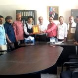 مدير عام حالمين يكرّم الشاب حسان المطري بدرع الإبداع والتميز