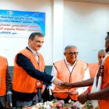 المحافظ لملس يكرّم العمال المبرزين بصندوق النظافة بمناسبة عيد العمال