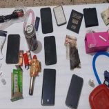 ضبط كميات من الشبو والحشيش داخل فندق وعزبة شبابية بالمكلا