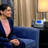 وصول السفيرة البريطانية إلى العاصمة عدن