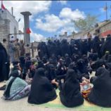 نساء المهرة ينظمن وقفة احتجاجية تؤدي إلى إغلاق منفذ صرفيت الحدودي مع سلطنة عمان احتجاجاً على تردي الكهرباء