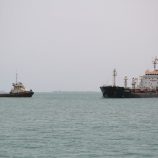 هيئة بحرية بريطانية تحذر السفن من الاقتراب من موانى الحديدة