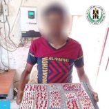 قوات الحزام الأمني بلحج تضبط مروجاً وبحوزته كمية من الحبوب المخدرة