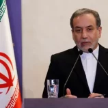 إيران تشدد على التزامها بإبرام “اتفاق نووي عادل” مع واشنطن: نتوقع رفع العقوبات