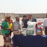 توزيع 300سلة غذائية لمديريتي الحوطة وتبن والمعلمين وبعض الاسر الفقيرة