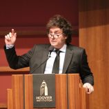 حكومة ميلي تشدد قواعد الهجرة لـ”جعل الأرجنتين عظيمة مجدداً”