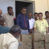 بدعم من الرئيس القائد عيدروس الزبيدي ، انتقالي لحج يدشن توزيع محاليل وريديه لمجابهة الجائحة في المحافظة