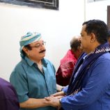 وزير الدفاع الفريق الداعري ووزير النقل يقدمان واجب العزاء للسفير قاسم عسكر في العاصمة عدن