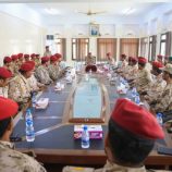 قائد المنطقة العسكرية الثانية يلتقي خريجي الكلية الحربية بالعاصمة عدن