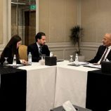 الرئيس الزُبيدي يلتقي القائم بأعمال السفير الأمريكي ويؤكد أهمية دعم جهود السلام والاستقرار الاقتصادي في بلادنا