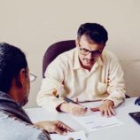 مكتب الإعلام بلحج يناقش تكثيف العمل الإعلامي بالمديريات ويوجه التفاعل مع التثقيف الصحي بشأن مخاطر الحميات