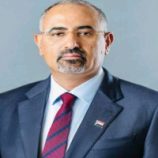 الرئيس الزُبيدي يُعزّي الشيخ أحمد بن سبعة في وفاة والده