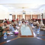 بحث الخطة العسكرية والامنية في حضرموت خلال أيام العيد