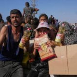 إسرائيل تقصف نقطة لتوزيع المساعدات في رفح.. ومقتل 42