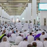 حجاج بيت الله الحرام يتوافدون إلى مسجد نمرة للاستماع إلى خطبة عرفة