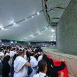 الحجاج يبدأون رمي “جمرة العقبة” الكبرى في مشعر منى