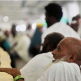 أول أيام التشريق.. الحجاج يواصلون رمي الجمرات الثلاث