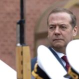 مدفيديف: كييف لا تتسلم جثث جنودها لكي لا تدفع تعويضات للأرامل