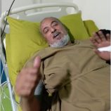 الفنان قاسم عمر يفقد بصره ويصارع المرض والإهمال في منزله بعدن