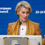 المفوضية الأوروبية تعتبر استفتاء هنغاريا ضد انضمام أوكرانيا غير ملزم