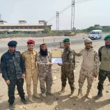 العقيد عبدالمنعم السعدي يكرّم أفراداً من الحزام الأمني بالبريقة