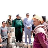 محافظ شبوة بن الوزير يتفقد سير العمل في عدد من المشاريع الخدمية بمدينة عتق ويشيد بدعم الأشقاء في دولة الإمارات