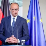 ألمانيا تعلن انفتاحها على محادثات بشأن الدرع النووي مع واشنطن