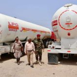 منعا لتسرب المشتقات إلى وجهات مجهولة.. المحرمي يوجه بضبط مقطورات الوقود والغاز غير المرخصة