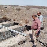 لحج.. مدير عام تبن يتفقد مشروع عبارة العند المتعثر ويطالب صيانة الطرق والجسور بسرعة استكمالها