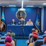 الرئيس الزُبيدي يرأس اجتماعاً موسعاً بالقادة العسكريين والأمنيين الجنوبيين