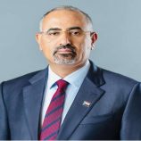 الرئيس الزُبيدي يُعزَّي أبناء الفقيد المناضل قاسم الحوثري بوفاة والدتهم