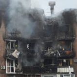 هجوم روسي بالمسيرات على خاركيف.. وواشنطن تعلّق بعض شحنات الأسلحة لكييف