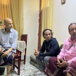 السقاف يطمئن على صحة التربوي زكي عبدالله مسعد