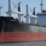 إنقاذ 5 من طاقم السفينة اليونانية “إترنيتي سي”بعد هجوم حوثي