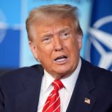 الرئيس الأمريكي يكشف عن اتفاق مع “الناتو” لتسليح أوكرانيا