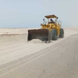 تواصل الحملة طارئة لإزالة الكثبان الرملية من الطريق الدولي أبين _ عدن