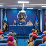 الرئيس الزُبيدي يرأس اجتماعاً موسعاً بالقادة العسكريين والأمنيين الجنوبيين